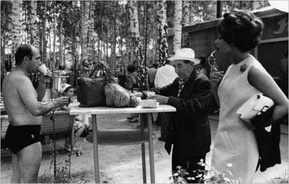 Sophia Loren Ayçiçekleri filminin setinde. SSCB, 1969