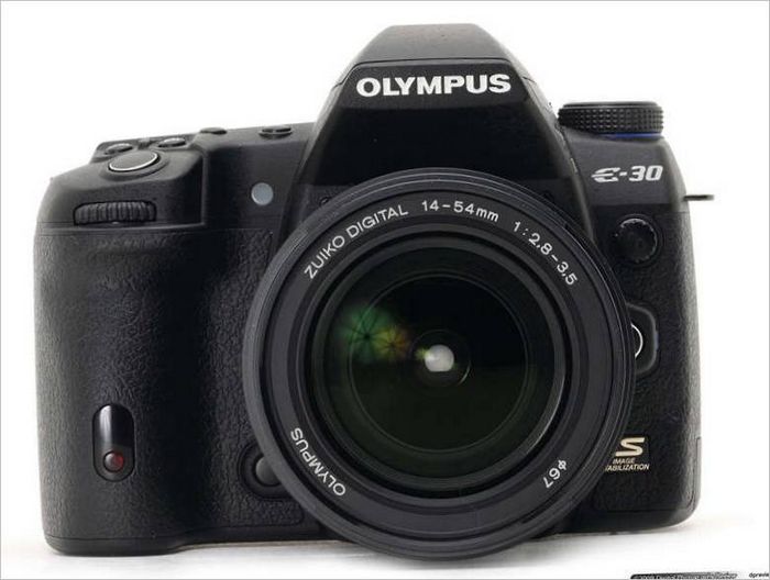 Olympus E-30 SLR fotoğraf makinesi