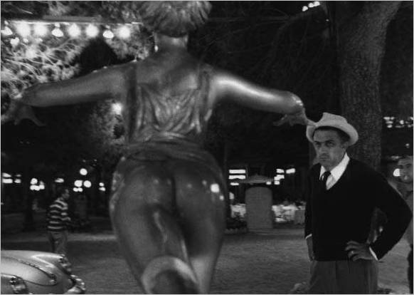 Federico Fellini 8 ½ filminin setinde. 1963